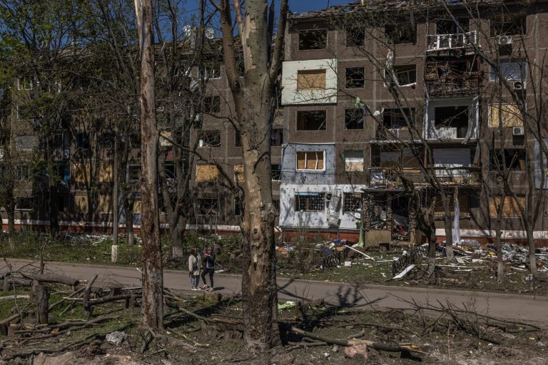 Hazaárulással vádolta meg a Kreml-vezetését egy donyecki tábornok