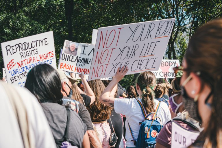 A WHO is az abortuszhoz való jogot követeli