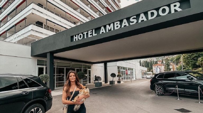 Ezen a csodálatos helyen nyaral Kárpáti Rebeka, egy ötcsillagos hotelben