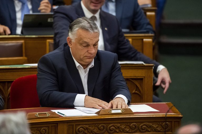 Die Welt: Orbán a „lengyel módszerrel” hiúsította meg Macron remekművét