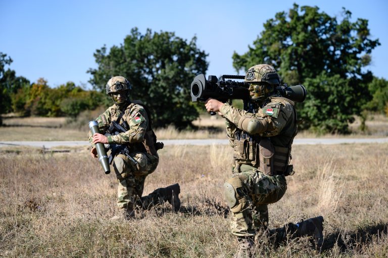 Lassított felvételen egy ukrán páncéltörő rakéta bevetés közben (videó)