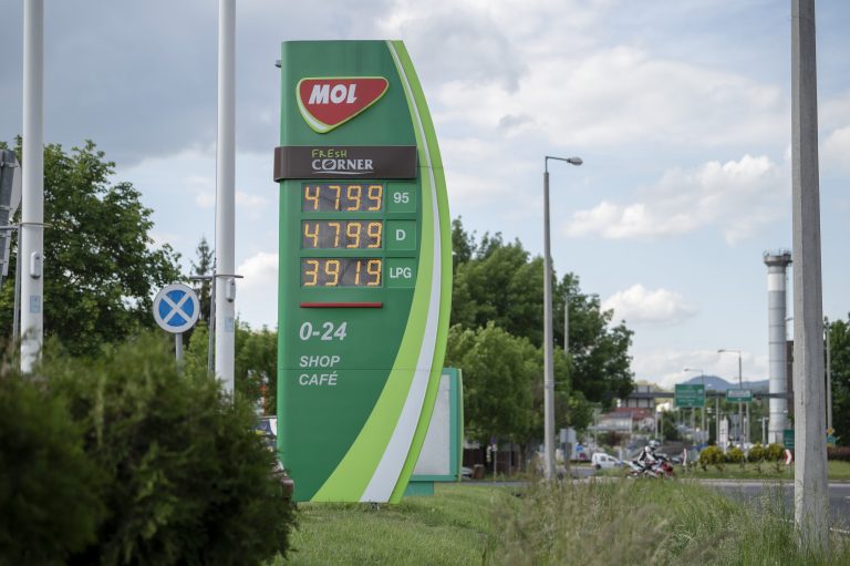 Szakértő: előbb-utóbb el fogunk jutni oda, hogy pult alól fogjuk kapni az üzemanyagot