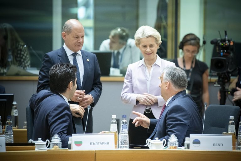 Történelmi pillanat: az EU-s tagállamok megállapodtak Ukrajna és Moldova tagjelölt státuszának megadásáról