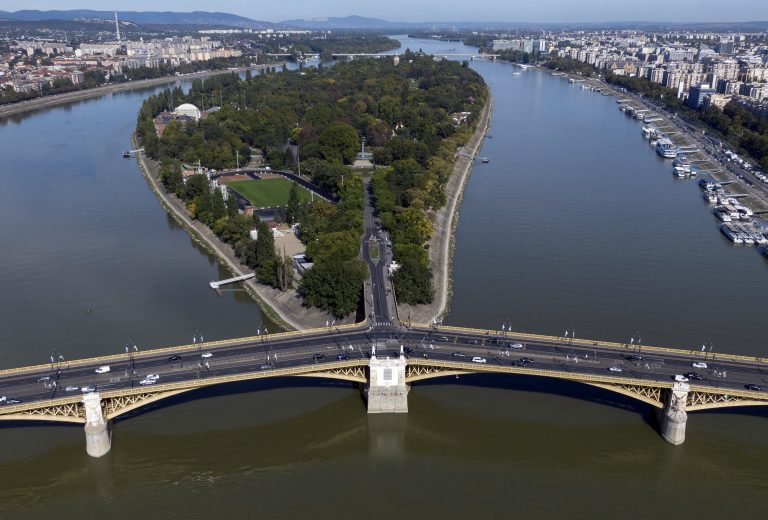 Teljesen elszállt az agya egy 18 éves fiúnak a Margit-szigeten