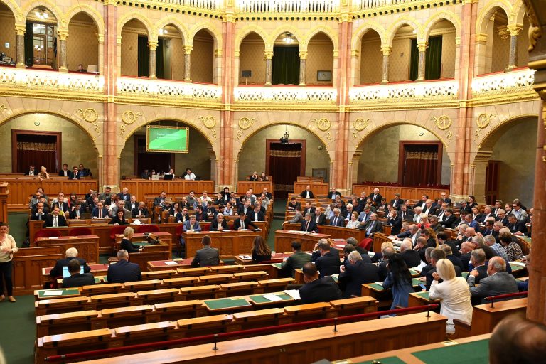 Ismét összeül az Országgyűlés, jönnek az azonnali kérdések