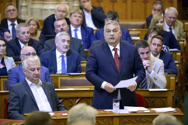 Újraválasztása óta először válaszolt Orbán Viktor az ellenzéki képviselőknek