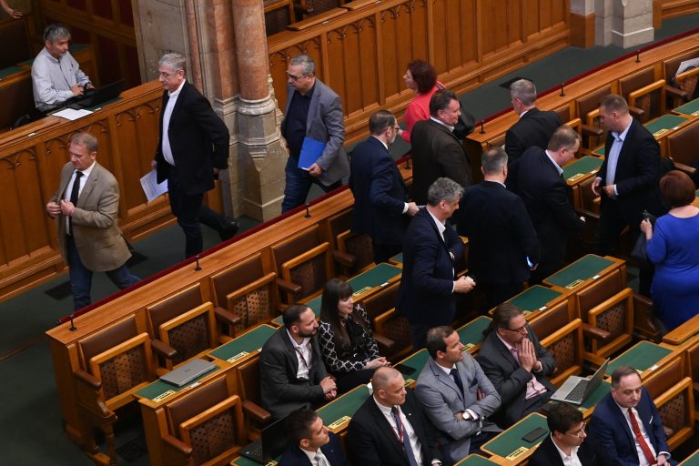 A Fidesz szerint, ha Gyurcsányékon múlna, már áram, gáz, és benzin sem lenne