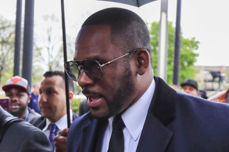 30 évet kapott szexuális visszaéléseiért R. Kelly