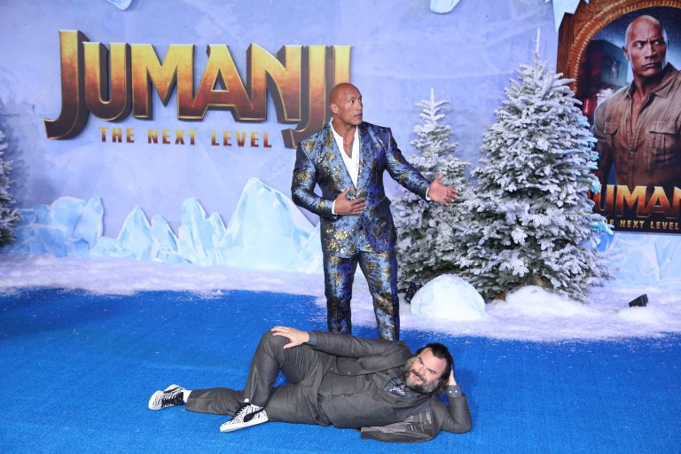 Dwayne Johnson ezzel az luxusautóval lepte meg az unokatestvérét (videó)