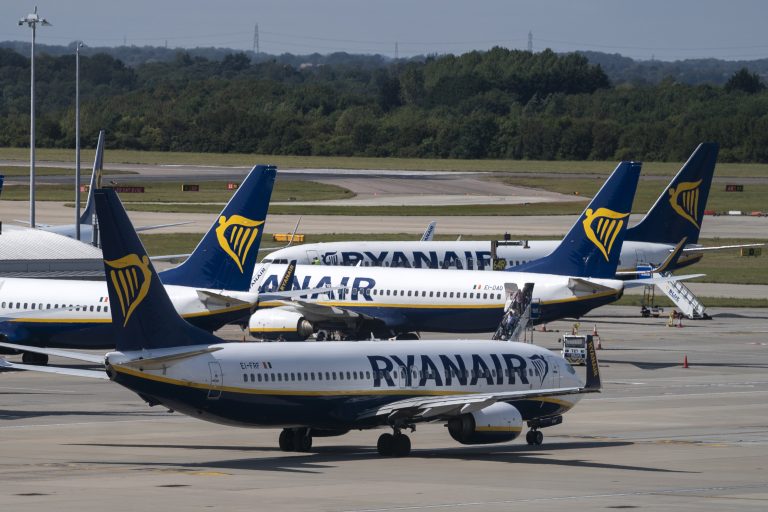 Ryanair: „az idióta extraprofitadó” elleni tiltakozásra buzdítják az utasokat