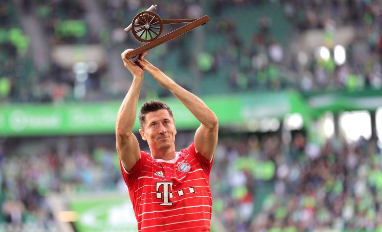 A PSG-t visszautasítva Spanyolországba tart Robert Lewandowski