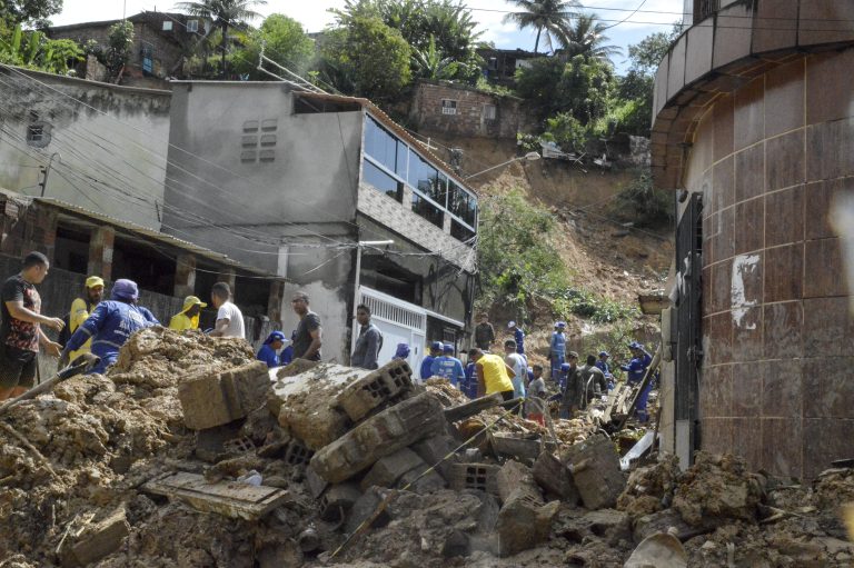 A brazil áradások halálos áldozatainak száma 121-re emelkedett