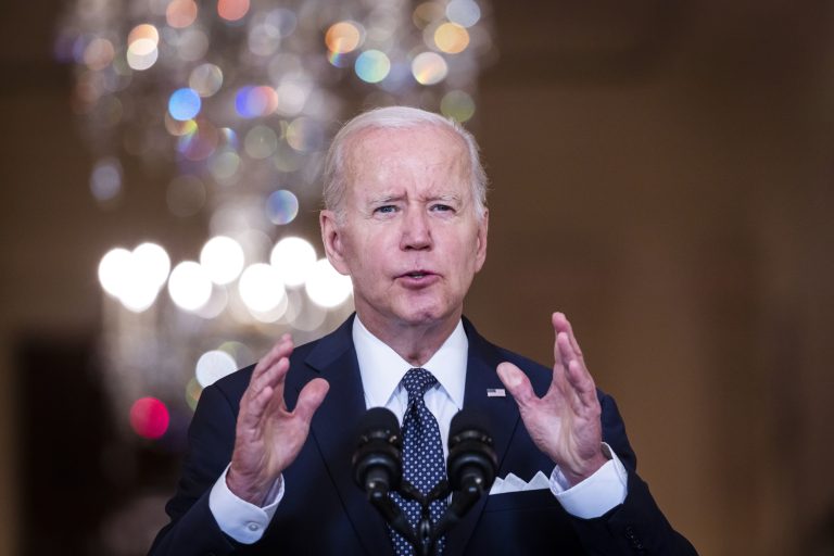 Biden támogatná a meleglobbit, de a rájuk utaló mozaikszót nem sikerült kimondani (videó)