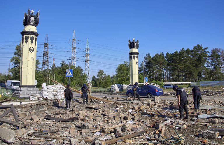 Súlyos a helyzet Szeverodonyeckben, rengeteg civil rekedt az orosz támadás alatt álló ukrán városban