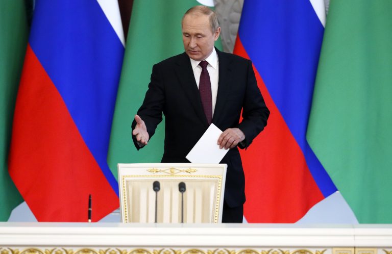 „Putyin készen áll kiéheztetni a világot, hogy megnyerje a háborút”