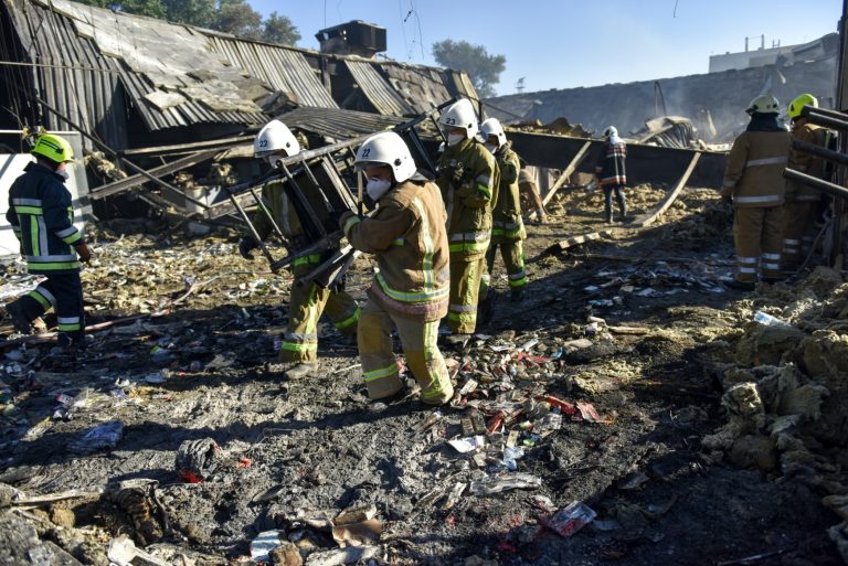 Oroszország: a nyugati fegyverekhez használt lőszerek tárolása okozta a tüzet a bevásárlóközpontban