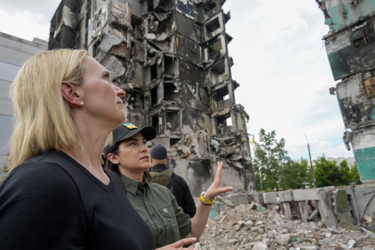 „Hadd fussanak az amerikaiak, amíg maguk nem kérik a tárgyalásokat Oroszországgal”