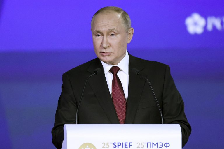 Putyin arra biztatta az orosz üzleti élet vezetőit, kössék Oroszországhoz gyermekeik jövőjét