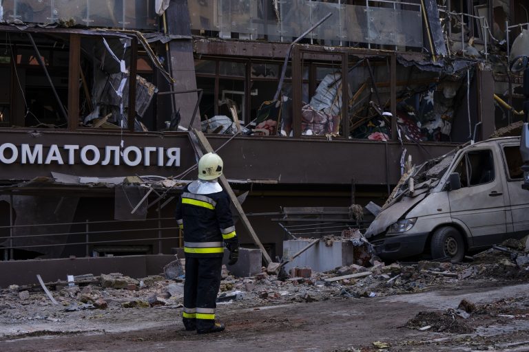 10-re emelkedett a kremencsuki orosz támadás halálos áldozatainak száma