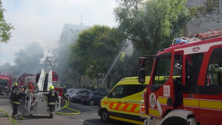 Videó: ilyen volt a csepeli lakástűz, amely következtében életét vesztette egy lakos