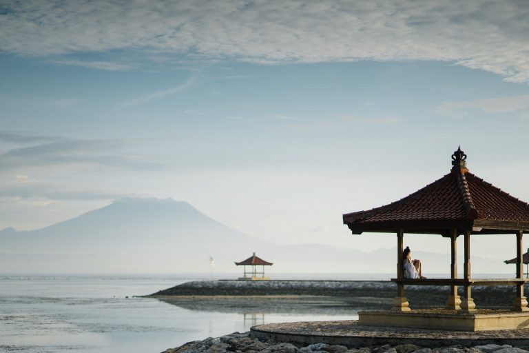 Berki Mazsi akrobatikus mozdulata Baliról, nagyon formás