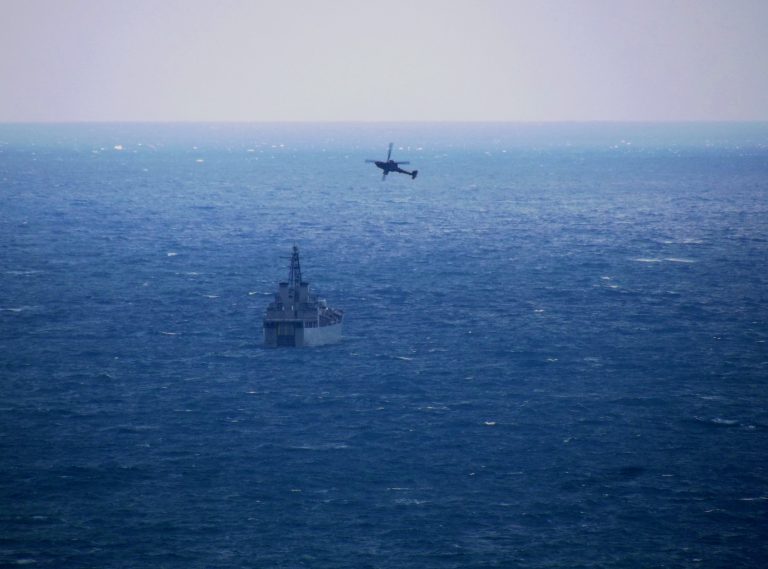 A Japán-tengeren gyakorlatozik az egyik legnagyobb kínai hadihajó