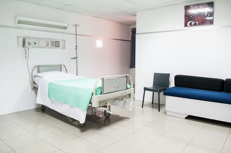Hollandia: a 12 év alatti halálos betegeken is engedélyezhetik az eutanázia végrehajtását