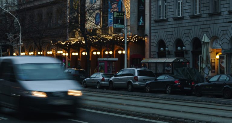 Fél 9-től léphet érvénybe a fizetős parkolás?