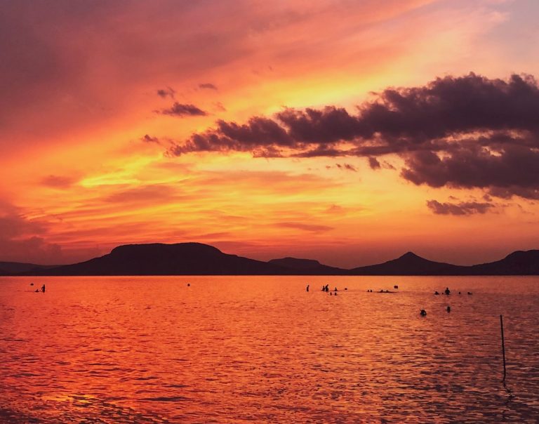 Időközben a másik fiatal fiú holttestét is megtalálták a Balatonban