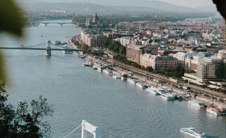 Ismét megnyitják a gyalogosok előtt a pesti alsó rakpartot