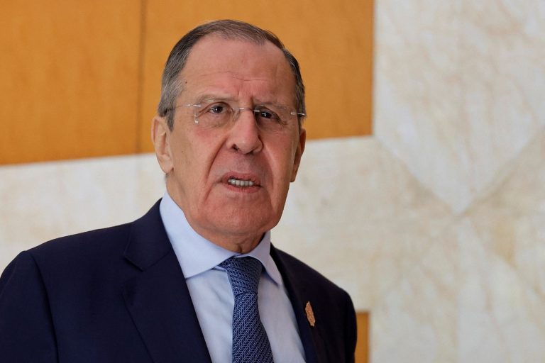 Szergej Lavrov: Moszkva célja, hogy megbuktassa Zelenszkijt