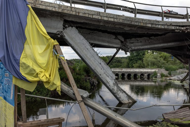 Zelenszkij szerint szinte egész Ukrajnában légiriadó van érvényben