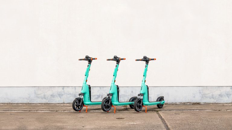 Budapestre hozza legújabb, hatodik generációs elektromos rollerjeit a TIER