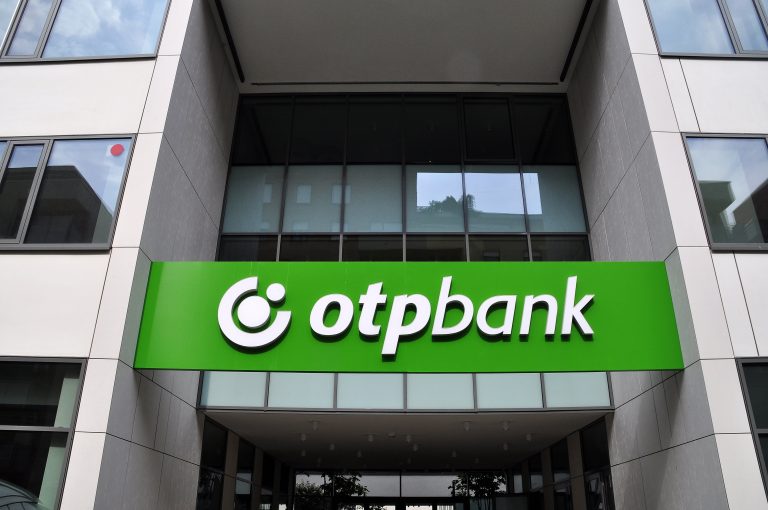 Vonatozók figyelem: az OTP Bank bankkártyáival kiesésekre érdemes készülni jegyvásárlásnál