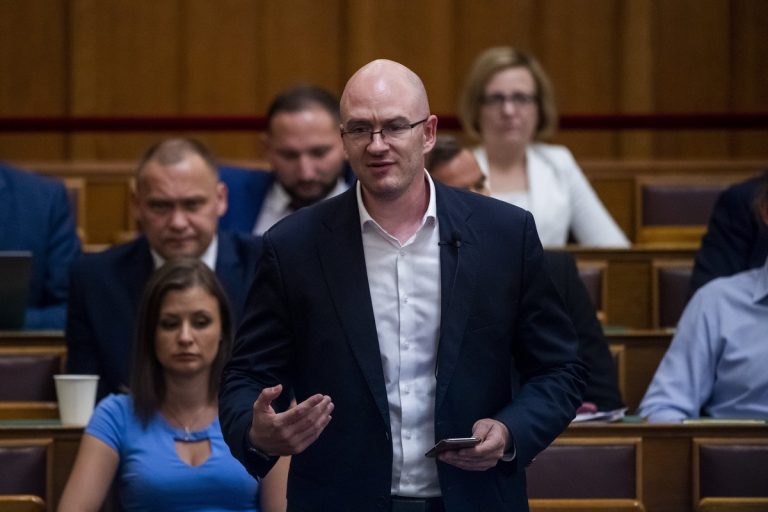 Z. Kárpát Dániel: ne vegzálják a katásokat