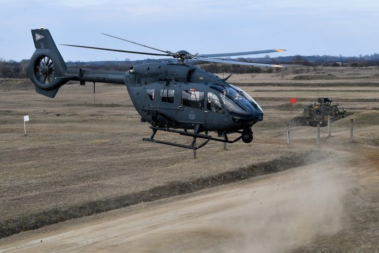 Nem bírnak magukkal az illegális bevándorlók, az éjszakai folyamán is akcióba lendültek