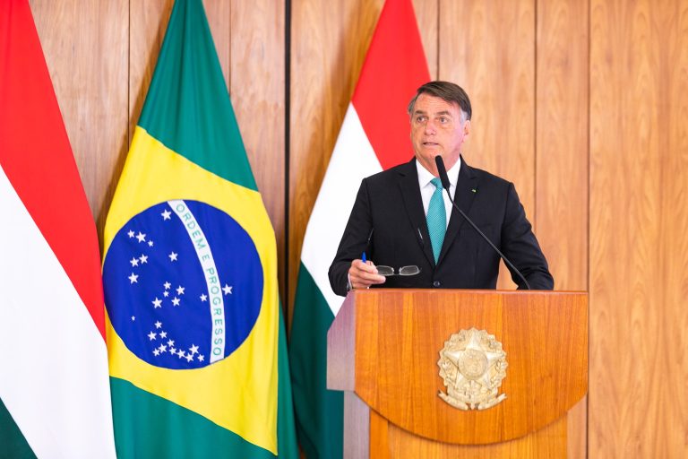 Jair Bolsonaro: „szinte biztos”, hogy Brazília olcsóbb orosz gázolajhoz juthat