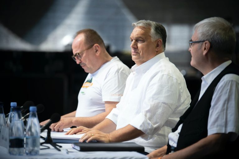 Orbán Viktor: az Európai Unió olyan kocsiban ül, amelynek mind a négy kereke defektet kapott