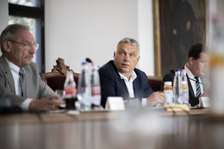 Orbán Viktor már brüsszeli gázcsatáról ír