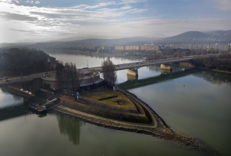 Elmerült egy 11 éves fiú a Dunában az Árpád híd közelében