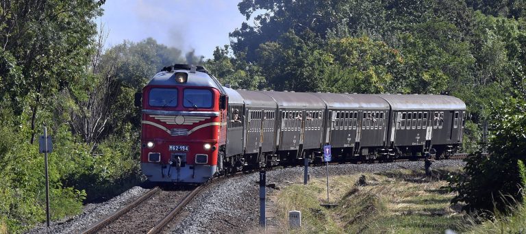 Ennyire szeretnek vonatozni a magyarok a Balatonra