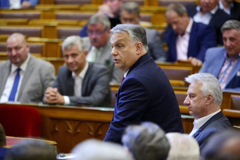 A Kárpát-medencei magyar szervezetek vezetőivel egyeztetett Orbán Viktor Tusnádfürdőn