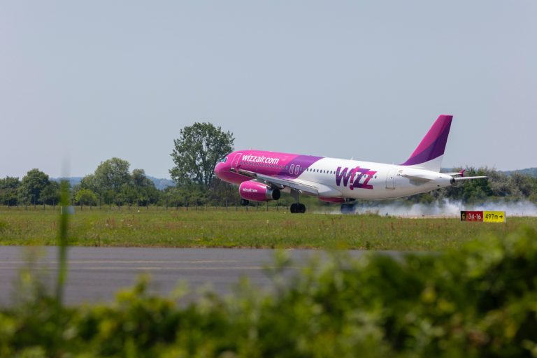 Bombafenyegetés miatt kellett megszakítania útját a Wizz Air egyik járatának Budapesten