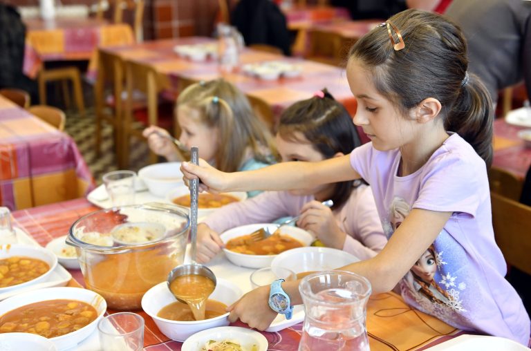 Közétkeztetés: beszerzési gondok, infláció, áremelkedés sújtja a konyhákat