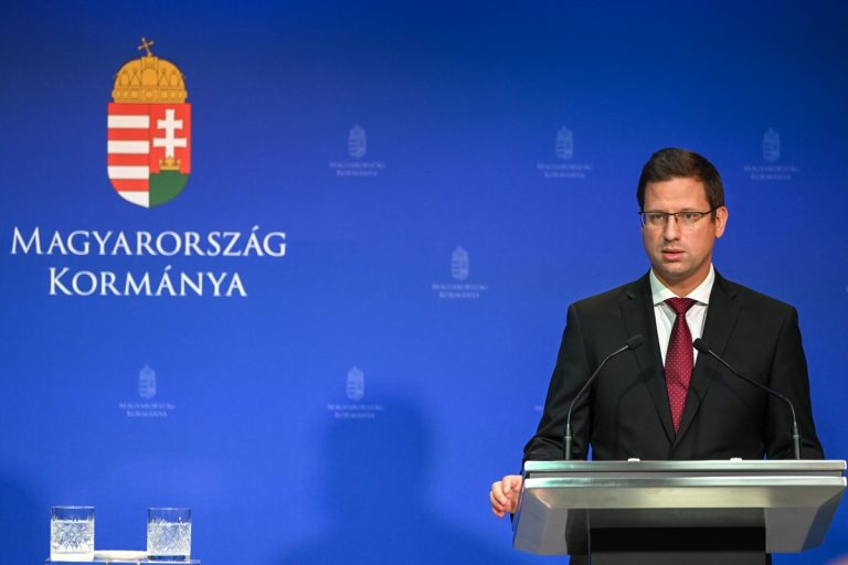 Gulyás Gergely szerint elhárultak a helyreállítási alap folyósításának jogi akadályai