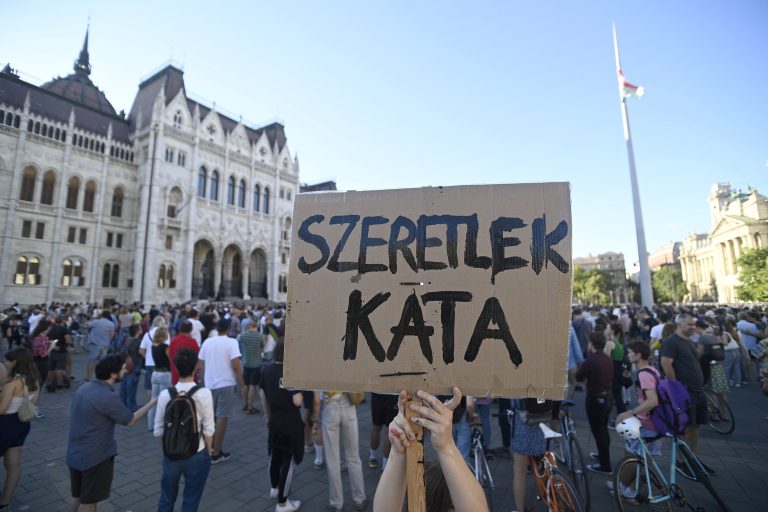 Kata-balhé: lezajlottak a tüntetések, Novák Katalin a kulcs?