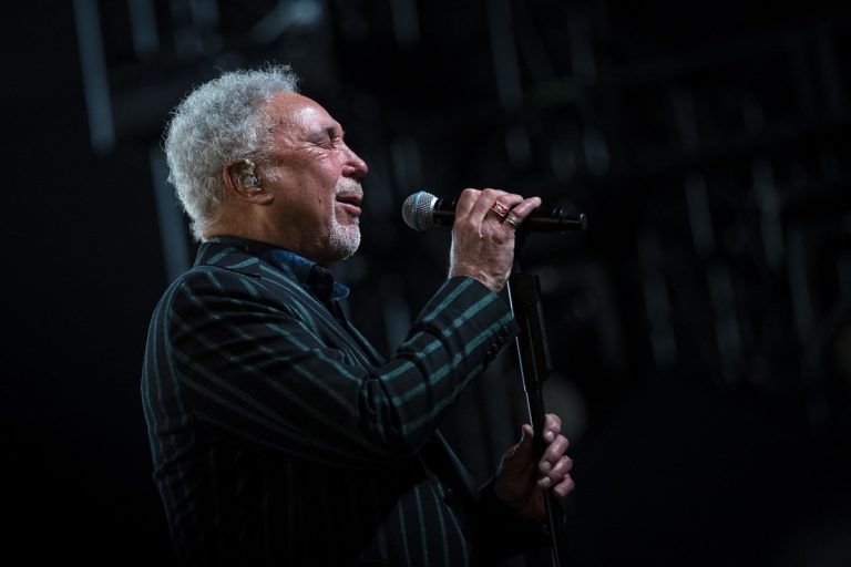 Rosszul lett Tom Jones, az utolsó pillanatban fújták le a budapesti koncertjét