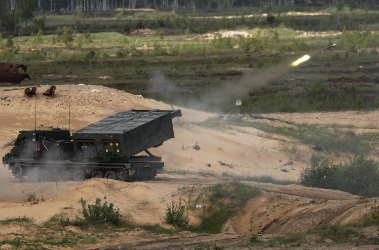 Egy kis ajándék az orosz megszállóknak, avagy így szárnyal az MLRS