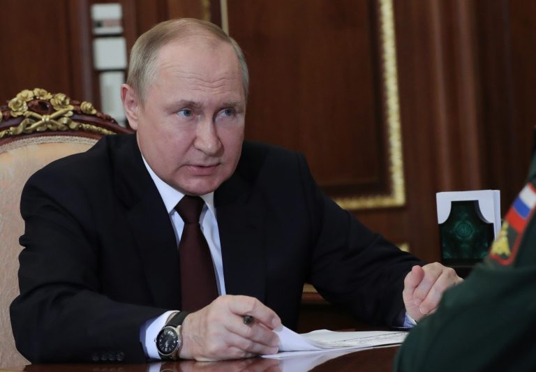 Putyin: ha a Nyugat le akar győzni minket a csatatéren, nyugodtan lehet próbálkozni