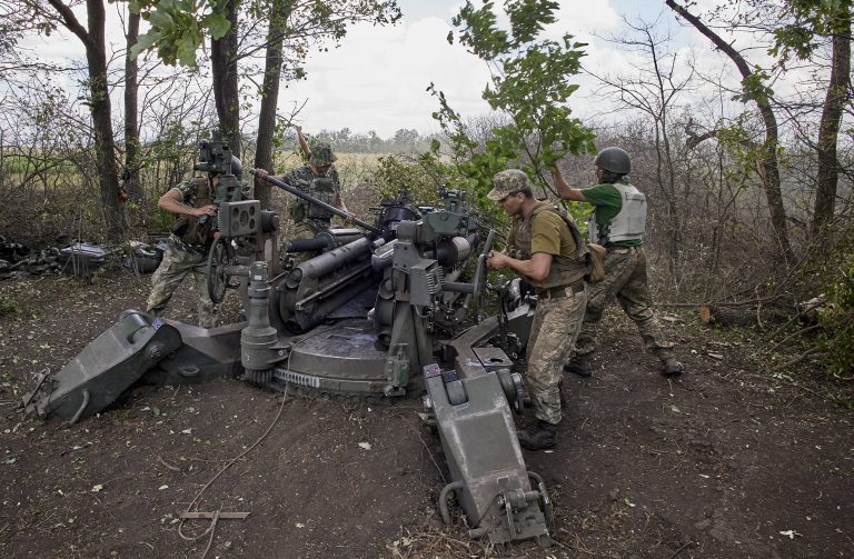 Oroszország ismét ukrán fegyvereket semmisített meg, köztük M777-es ágyúkat és drónokat